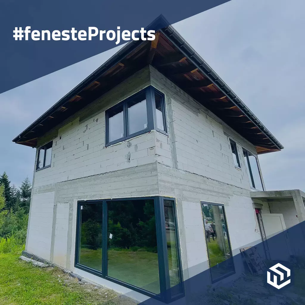 Une maison unifamiliale moderne en dehors de la ville produits fenetres-en-aluminium    