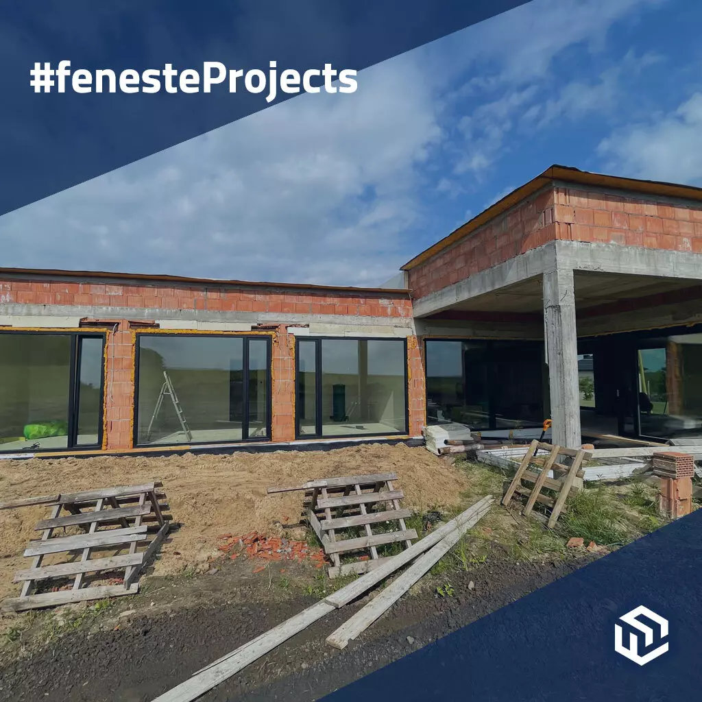 Une belle maison unifamiliale avec vue sur la forêt produits cloisons-de-bureau-en-verre    