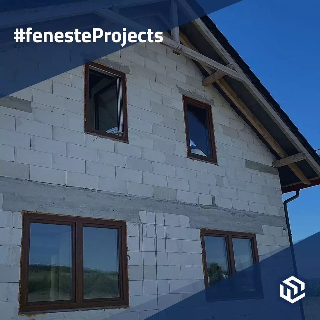 Une maison dans la prairie aux fenêtres en chêne doré projets une-maison-unifamiliale-phenomenale-avec-dimmenses-fenetres    